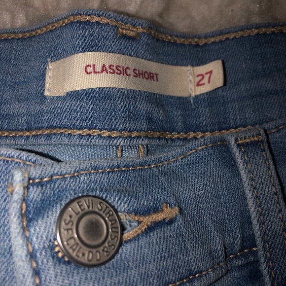 Levis Classic Shorts - Picture 3 of 4
